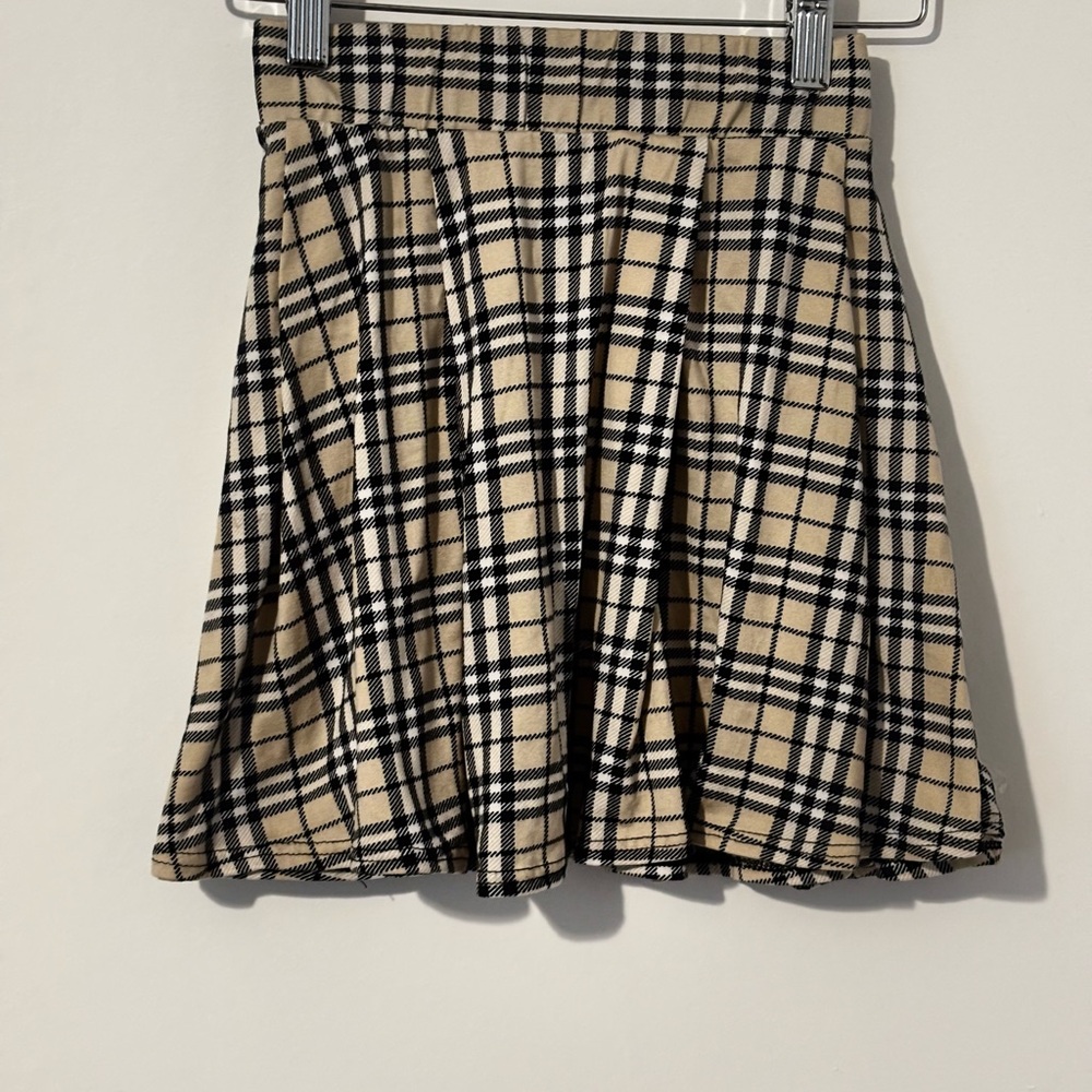 Rue21 Beige and Black Checkered Skater Skirt